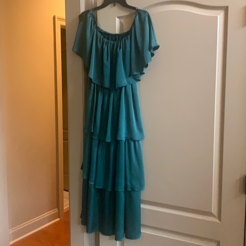 Emerald green tiered dress can be wear on or off shoulders